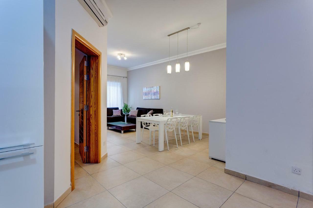 Gorgeous Apartment With Terrace In Fort Cambridge, Pool Sliema Bagian luar foto