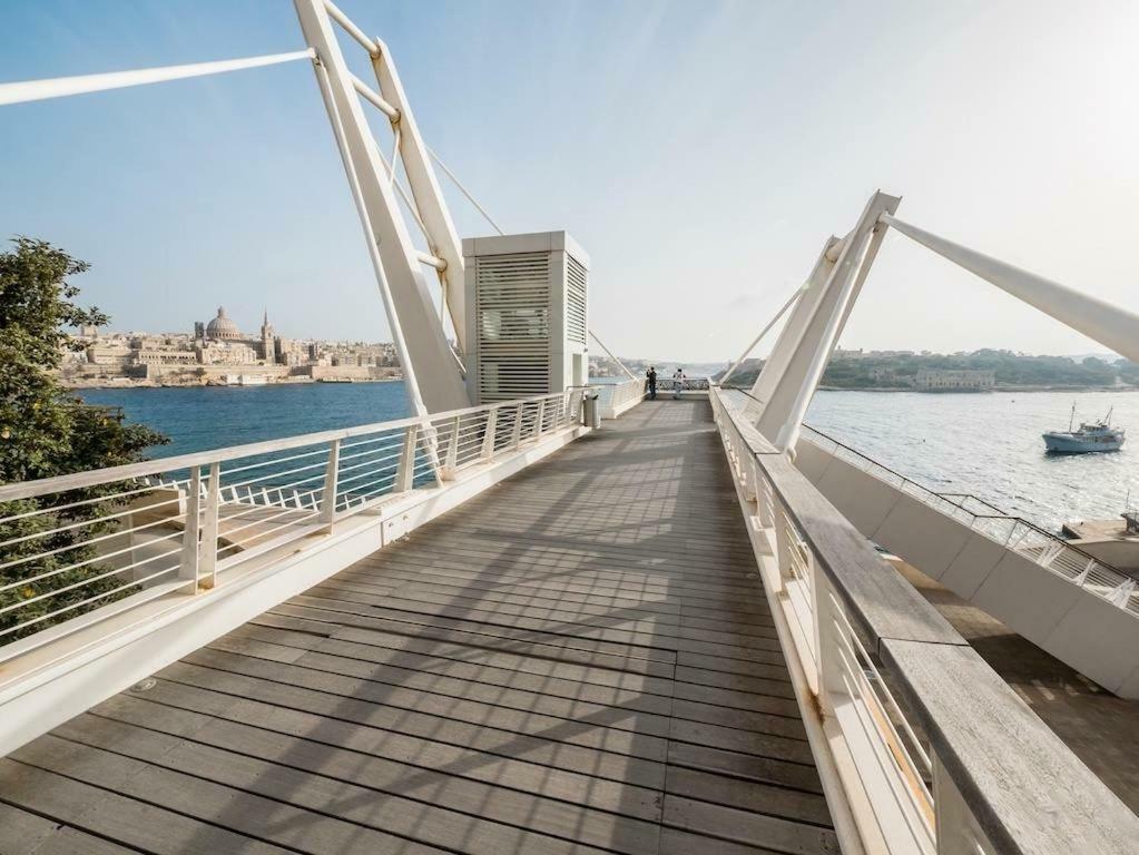 Gorgeous Apartment With Terrace In Fort Cambridge, Pool Sliema Bagian luar foto
