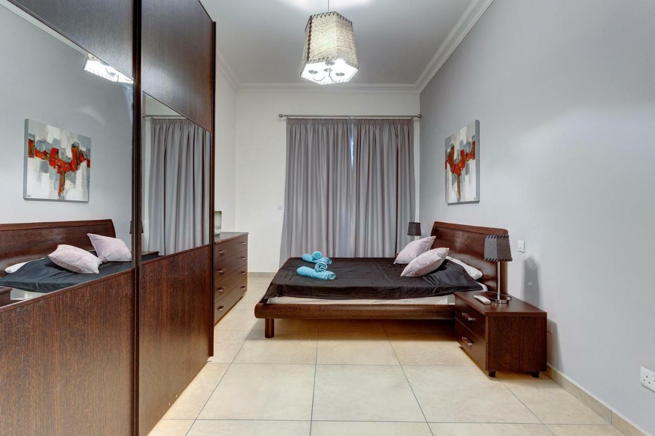 Gorgeous Apartment With Terrace In Fort Cambridge, Pool Sliema Bagian luar foto