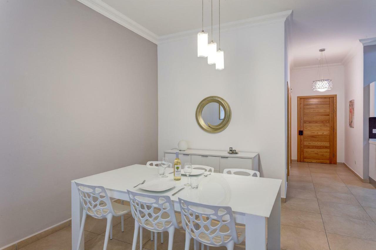 Gorgeous Apartment With Terrace In Fort Cambridge, Pool Sliema Bagian luar foto