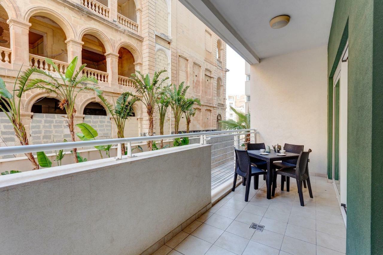 Gorgeous Apartment With Terrace In Fort Cambridge, Pool Sliema Bagian luar foto