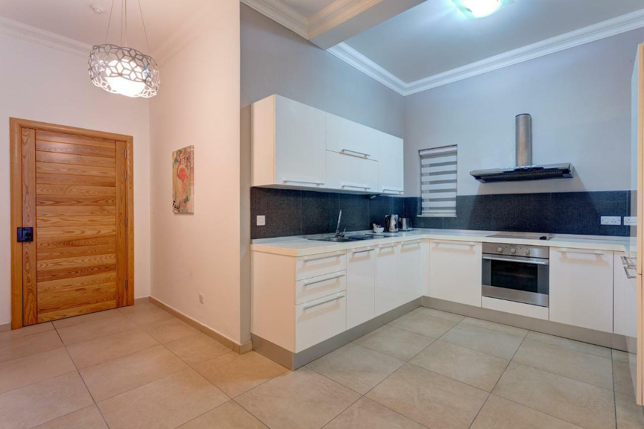 Gorgeous Apartment With Terrace In Fort Cambridge, Pool Sliema Bagian luar foto