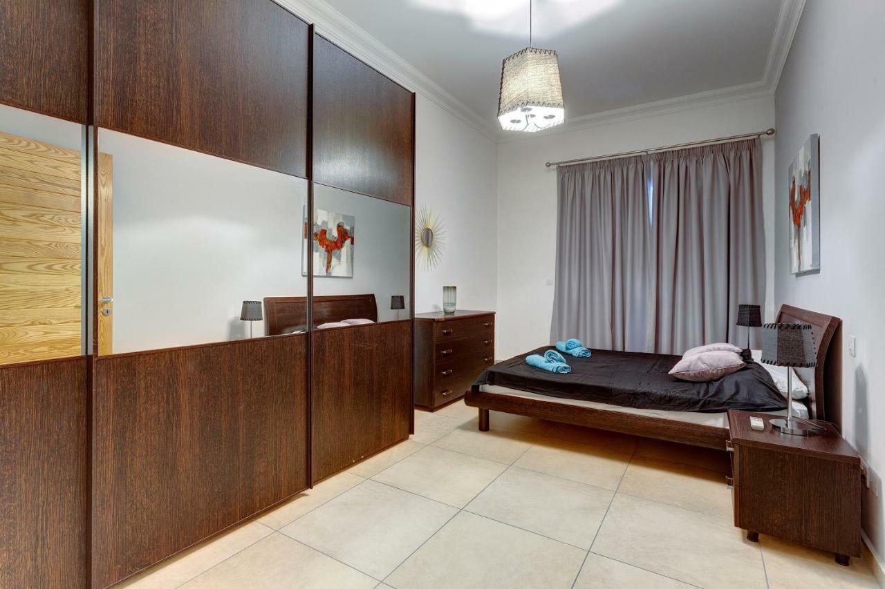 Gorgeous Apartment With Terrace In Fort Cambridge, Pool Sliema Bagian luar foto